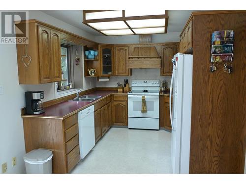 2782 Britton Road, Quesnel, BC - Indoor Photo Showing Kitchen With Double Sink