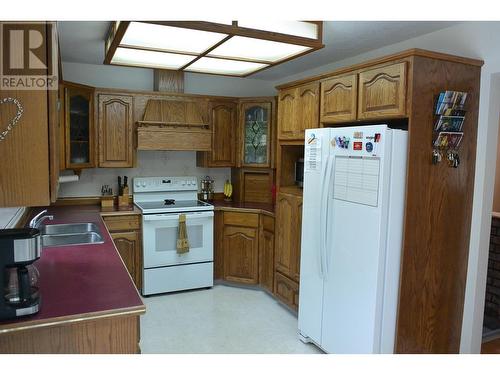 2782 Britton Road, Quesnel, BC - Indoor Photo Showing Kitchen With Double Sink