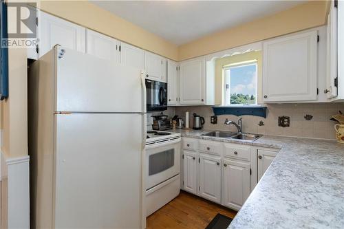 921 Front Mountain Road, Moncton, NB - Indoor Photo Showing Kitchen With Double Sink