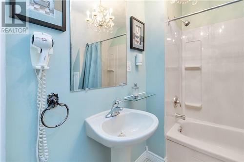 921 Front Mountain Road, Moncton, NB - Indoor Photo Showing Bathroom