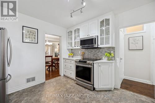 561 Mary Street N, Oshawa, ON - Indoor Photo Showing Kitchen