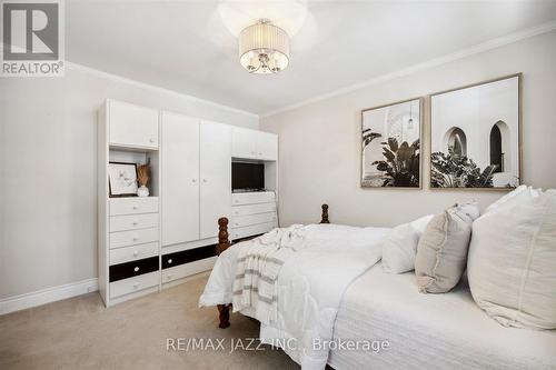 561 Mary Street N, Oshawa, ON - Indoor Photo Showing Bedroom