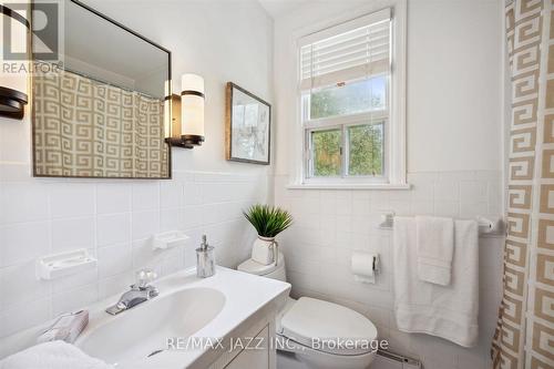 561 Mary Street N, Oshawa, ON - Indoor Photo Showing Bathroom
