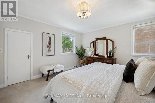 561 Mary Street N, Oshawa, ON - Indoor Photo Showing Bedroom