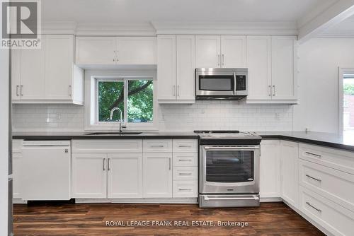 272 Burk Street, Oshawa, ON - Indoor Photo Showing Kitchen With Upgraded Kitchen