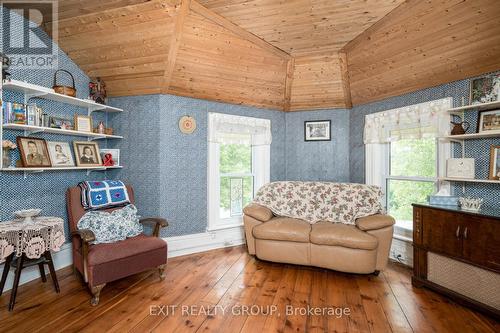 587 Marlbank Road, Tweed, ON - Indoor Photo Showing Living Room