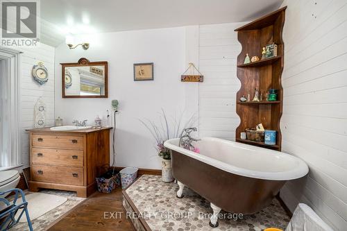 587 Marlbank Road, Tweed, ON - Indoor Photo Showing Bathroom