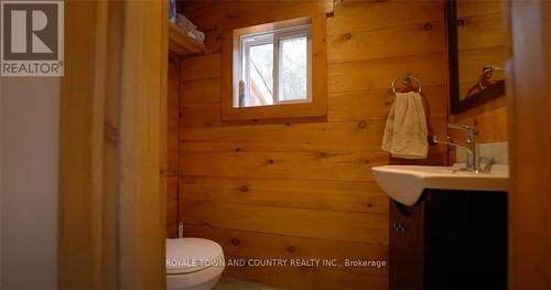 22 Winchester Drive, Kawartha Lakes, ON - Indoor Photo Showing Bathroom