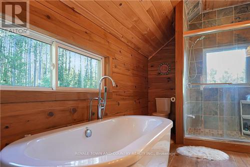 22 Winchester Drive, Kawartha Lakes, ON - Indoor Photo Showing Bathroom