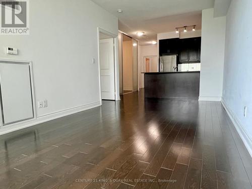 521 - 10 Bloorview Place, Toronto, ON - Indoor Photo Showing Kitchen