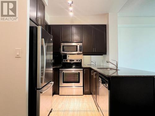 521 - 10 Bloorview Place, Toronto, ON - Indoor Photo Showing Kitchen