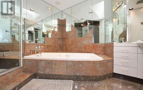 8 Teakwood Grove, Toronto, ON - Indoor Photo Showing Bathroom