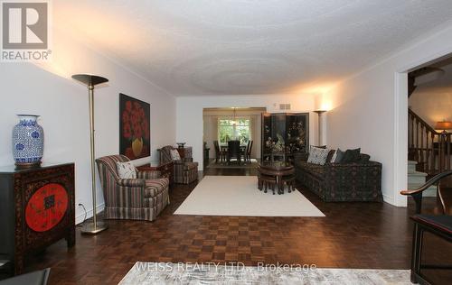 8 Teakwood Grove, Toronto, ON - Indoor Photo Showing Living Room