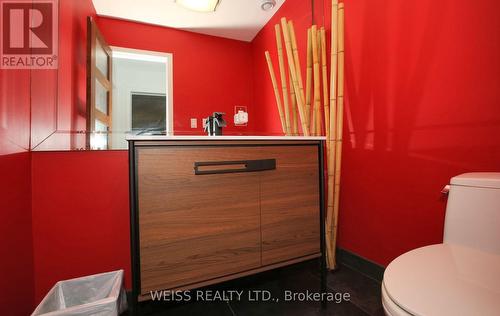 8 Teakwood Grove, Toronto, ON - Indoor Photo Showing Bathroom