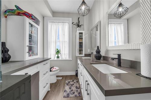 394 4Th Line, Caledonia, ON - Indoor Photo Showing Bathroom