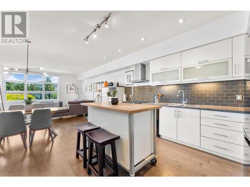 700 Martin Avenue Unit# 307, Kelowna, BC - Indoor Photo Showing Kitchen With Upgraded Kitchen