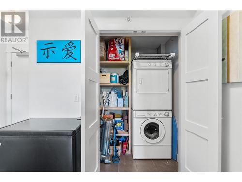 700 Martin Avenue Unit# 307, Kelowna, BC - Indoor Photo Showing Laundry Room