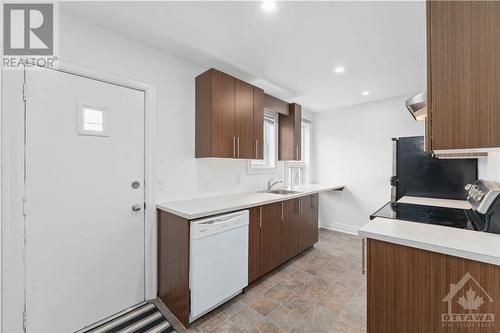 230 Holland Avenue, Ottawa, ON - Indoor Photo Showing Kitchen