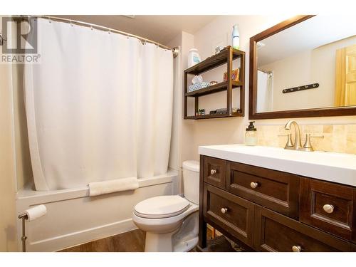 1852 Corbin Place, Revelstoke, BC - Indoor Photo Showing Bathroom