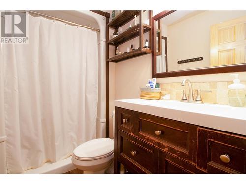 1852 Corbin Place, Revelstoke, BC - Indoor Photo Showing Bathroom