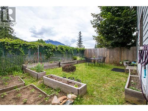 1852 Corbin Place, Revelstoke, BC - Outdoor With Backyard