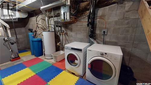 462 Osborne Avenue, Regina Beach, SK - Indoor Photo Showing Laundry Room