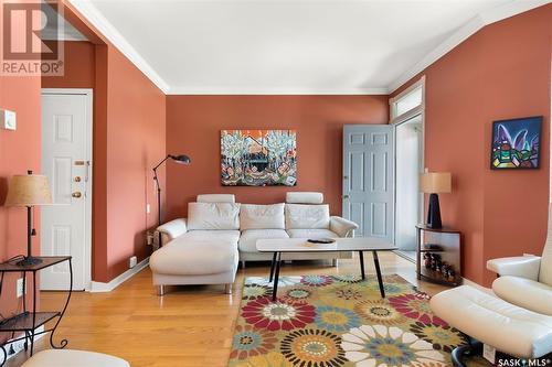 204 2925 14Th Avenue, Regina, SK - Indoor Photo Showing Living Room