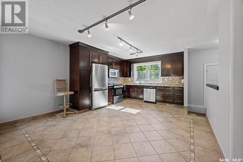 3057 Grant Road, Regina, SK - Indoor Photo Showing Kitchen