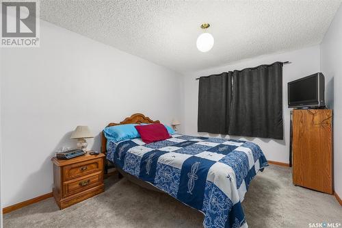 130 Athabasca Street W, Moose Jaw, SK - Indoor Photo Showing Bedroom