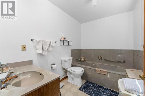 130 Athabasca Street W, Moose Jaw, SK - Indoor Photo Showing Bathroom