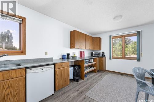 130 Athabasca Street W, Moose Jaw, SK - Indoor Photo Showing Kitchen