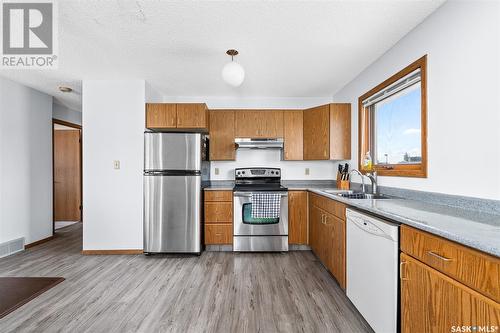 130 Athabasca Street W, Moose Jaw, SK - Indoor Photo Showing Kitchen With Double Sink