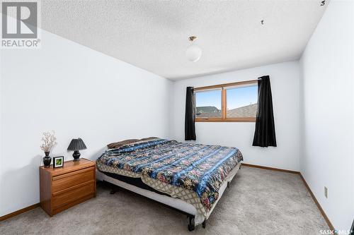130 Athabasca Street W, Moose Jaw, SK - Indoor Photo Showing Bedroom