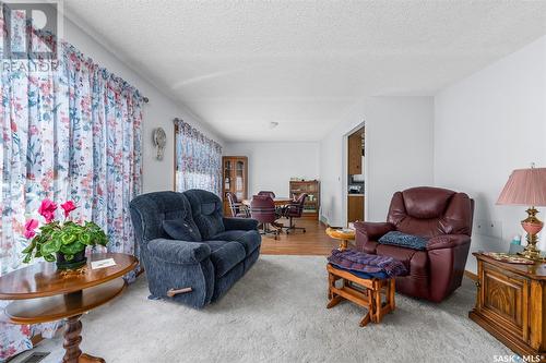 130 Athabasca Street W, Moose Jaw, SK - Indoor Photo Showing Living Room