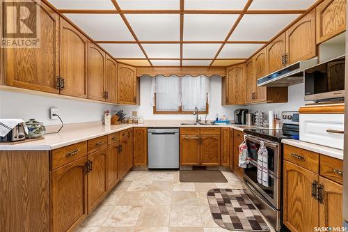 130 Athabasca Street W, Moose Jaw, SK - Indoor Photo Showing Kitchen