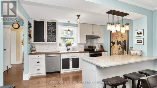 45 Mayfair Drive, London, ON - Indoor Photo Showing Kitchen With Upgraded Kitchen