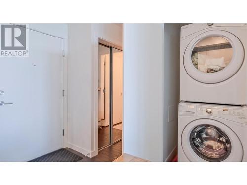 1775 Chapman Place Unit# Ph25, Kelowna, BC - Indoor Photo Showing Laundry Room