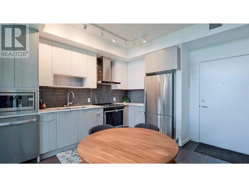 1775 Chapman Place Unit# Ph25, Kelowna, BC - Indoor Photo Showing Kitchen