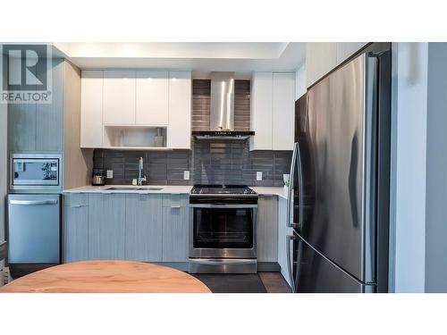 1775 Chapman Place Unit# Ph25, Kelowna, BC - Indoor Photo Showing Kitchen