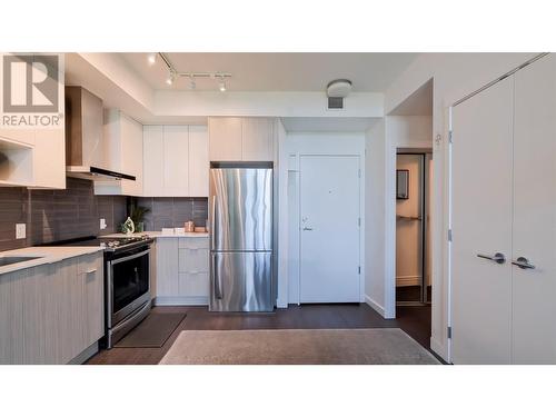 1775 Chapman Place Unit# Ph25, Kelowna, BC - Indoor Photo Showing Kitchen