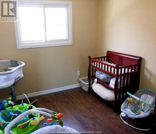 8060 Molnar Crescent, Windsor, ON - Indoor Photo Showing Bedroom