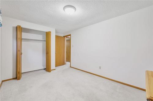 70 Glen Castle Drive, Hamilton, ON - Indoor Photo Showing Other Room