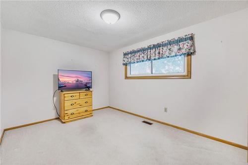 70 Glen Castle Drive, Hamilton, ON - Indoor Photo Showing Other Room