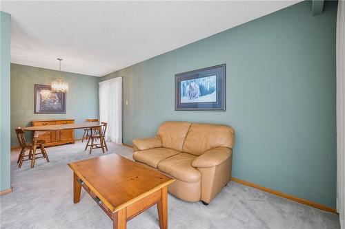 70 Glen Castle Drive, Hamilton, ON - Indoor Photo Showing Living Room