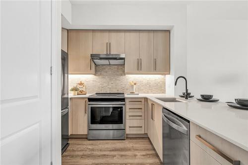 121 #8 Highway|Unit #102, Hamilton, ON - Indoor Photo Showing Kitchen With Upgraded Kitchen