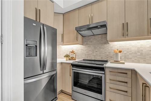 121 #8 Highway|Unit #102, Hamilton, ON - Indoor Photo Showing Kitchen With Upgraded Kitchen