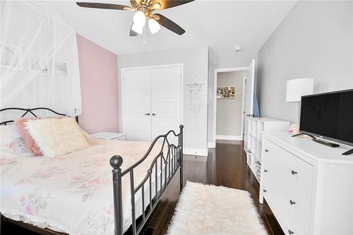 68 Larry Crescent, Caledonia, ON - Indoor Photo Showing Bedroom