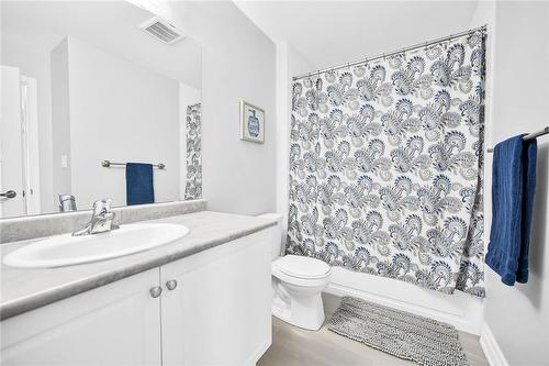 68 Larry Crescent, Caledonia, ON - Indoor Photo Showing Bathroom