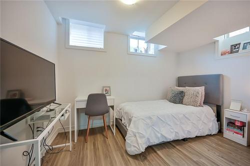 68 Larry Crescent, Caledonia, ON - Indoor Photo Showing Bedroom