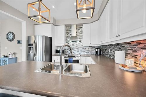 68 Larry Crescent, Caledonia, ON - Indoor Photo Showing Kitchen With Double Sink With Upgraded Kitchen